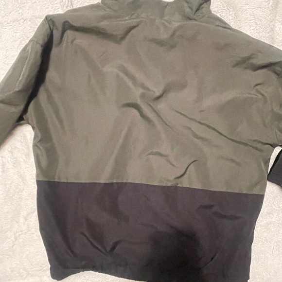 Zyia forest patch pocket 1/4 zip, size medium - Picture 2 of 4